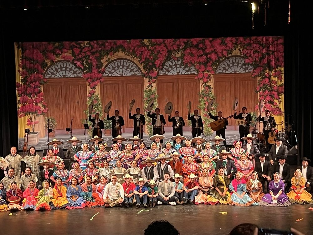 Los Lupeños Academy